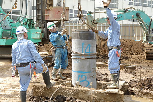 杭挿入・装置